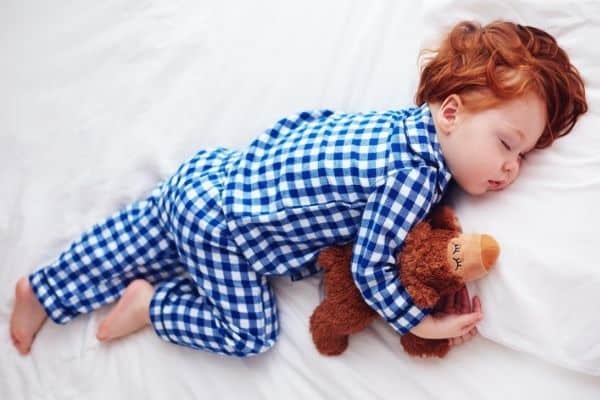 signs your child is ready for a toddler bed